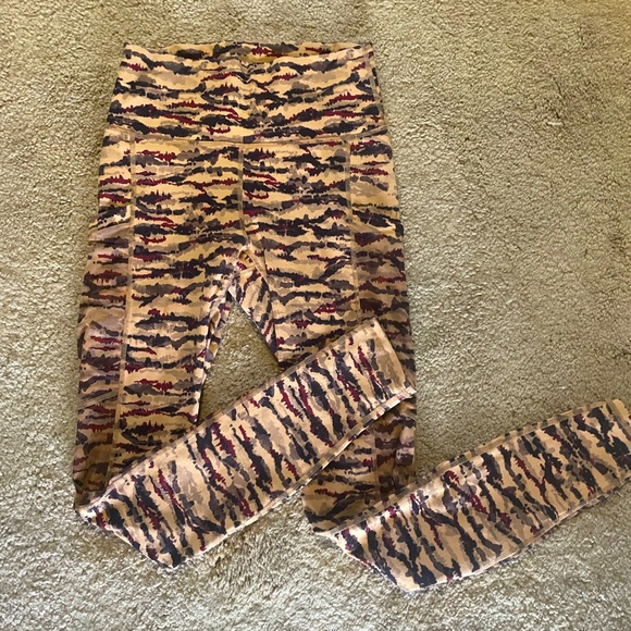 Fabletics Leggings - Picture 3 of 5